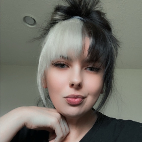 Meet your Posher, Amanda - Picture 1 of 6